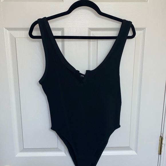 NWT Zara Vneck Bodysuit - Picture 1 of 5